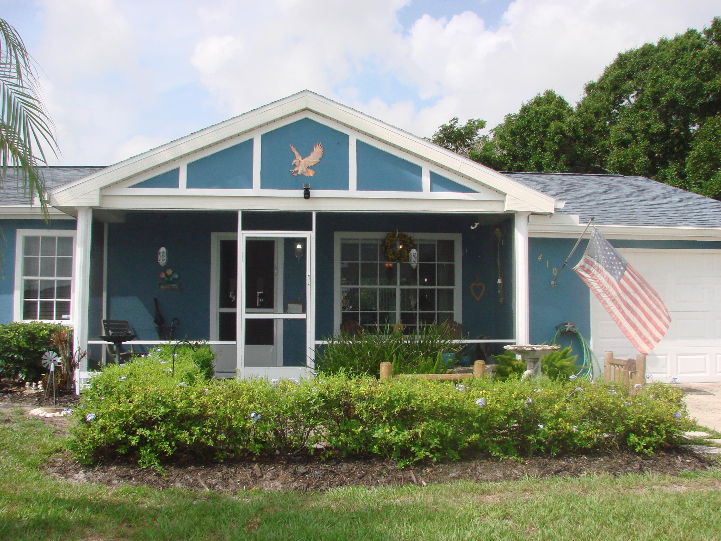 410 SW Eastport Circle