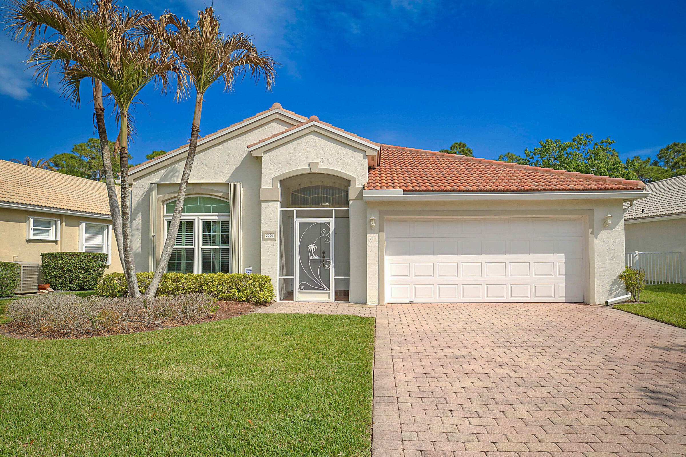 7004 SE Twin Oaks Circle