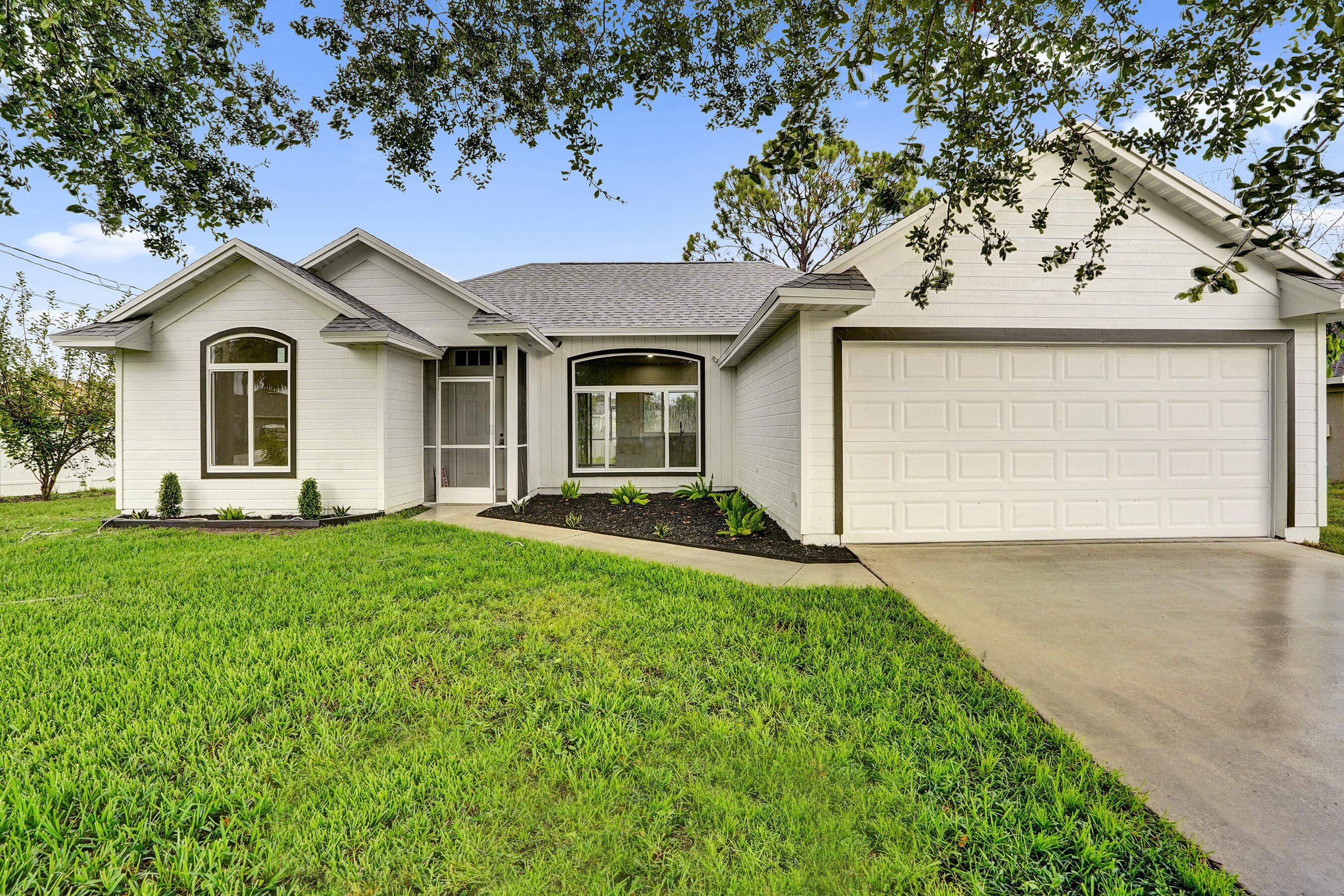 1237 SW Edinburgh Drive