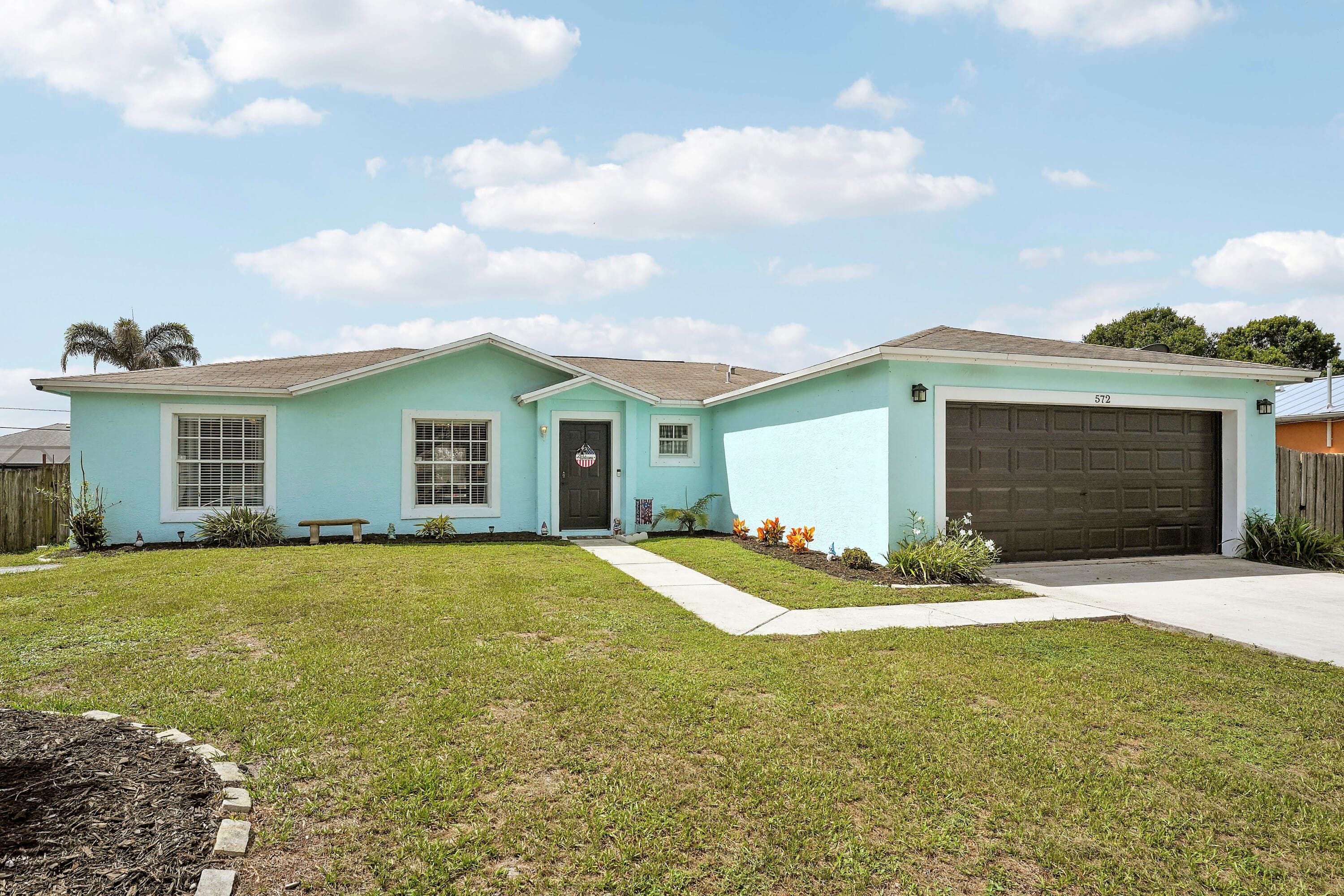 572 SW Bacon Terrace