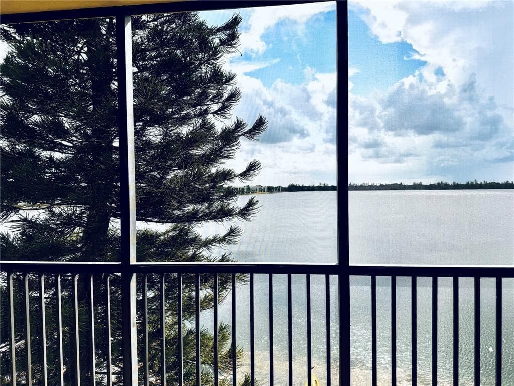 111 LAKE EMERALD Drive #407