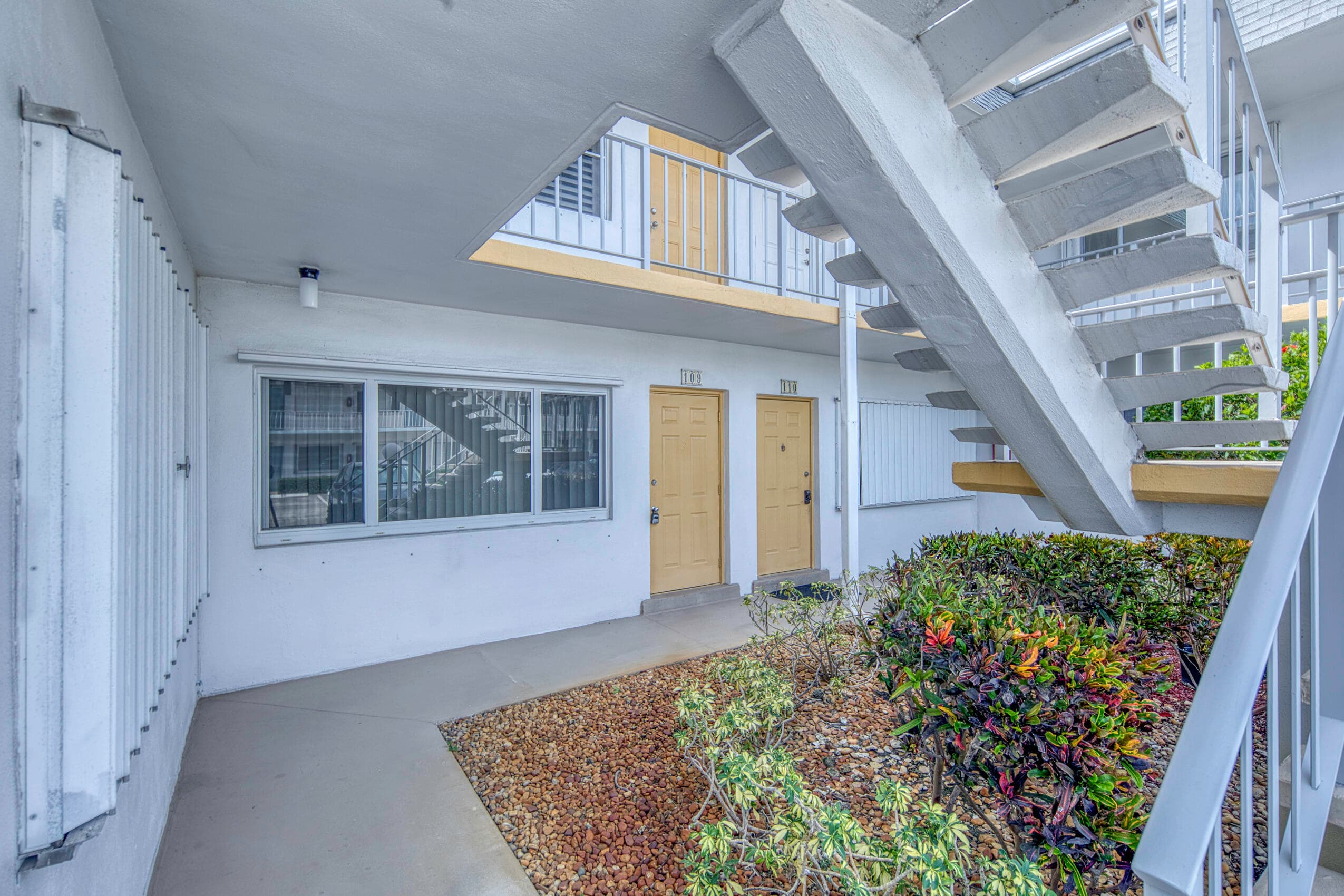 3240 LAKE OSBORNE Drive #109