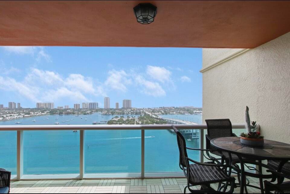 2640 LAKE SHORE Drive #2311