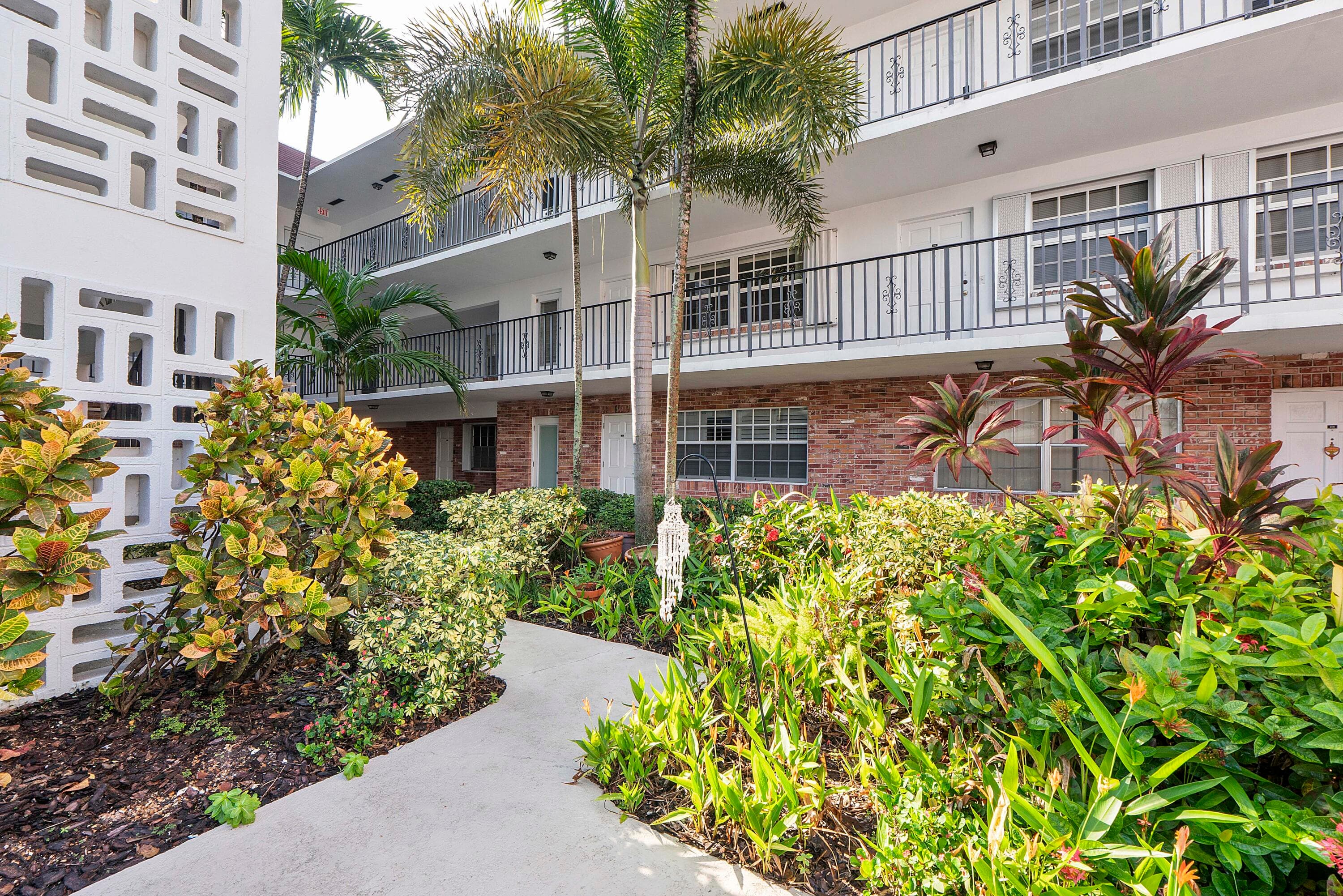 2424 NE 9th Street #305